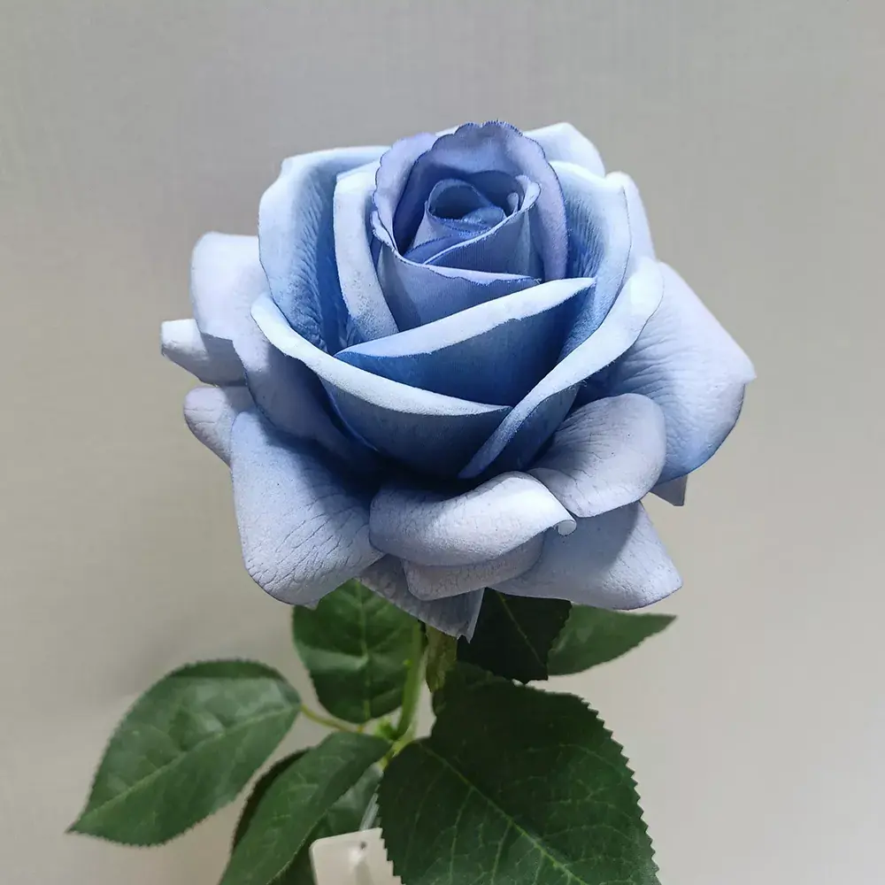 Flor de rosas artificiais de toque real de látex