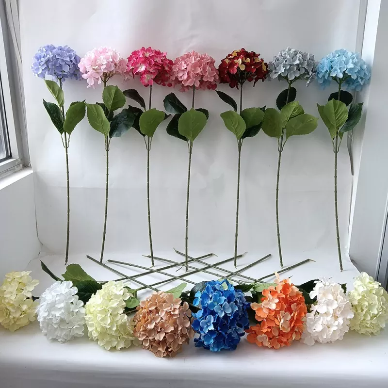 Flores de hortênsia falsas de seda