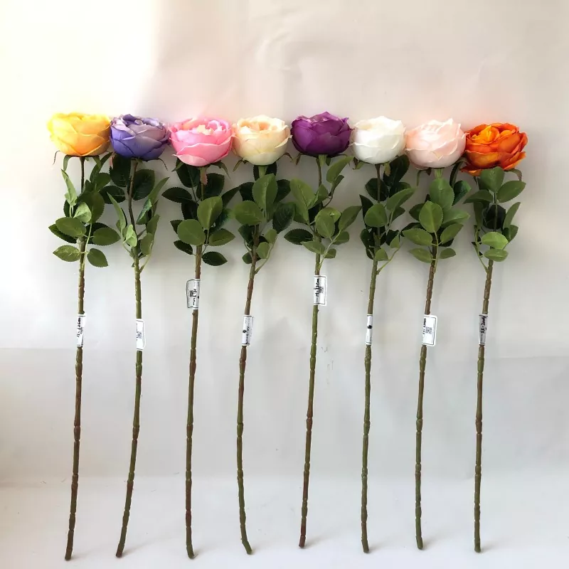 Flores de peônia falsas brancas
